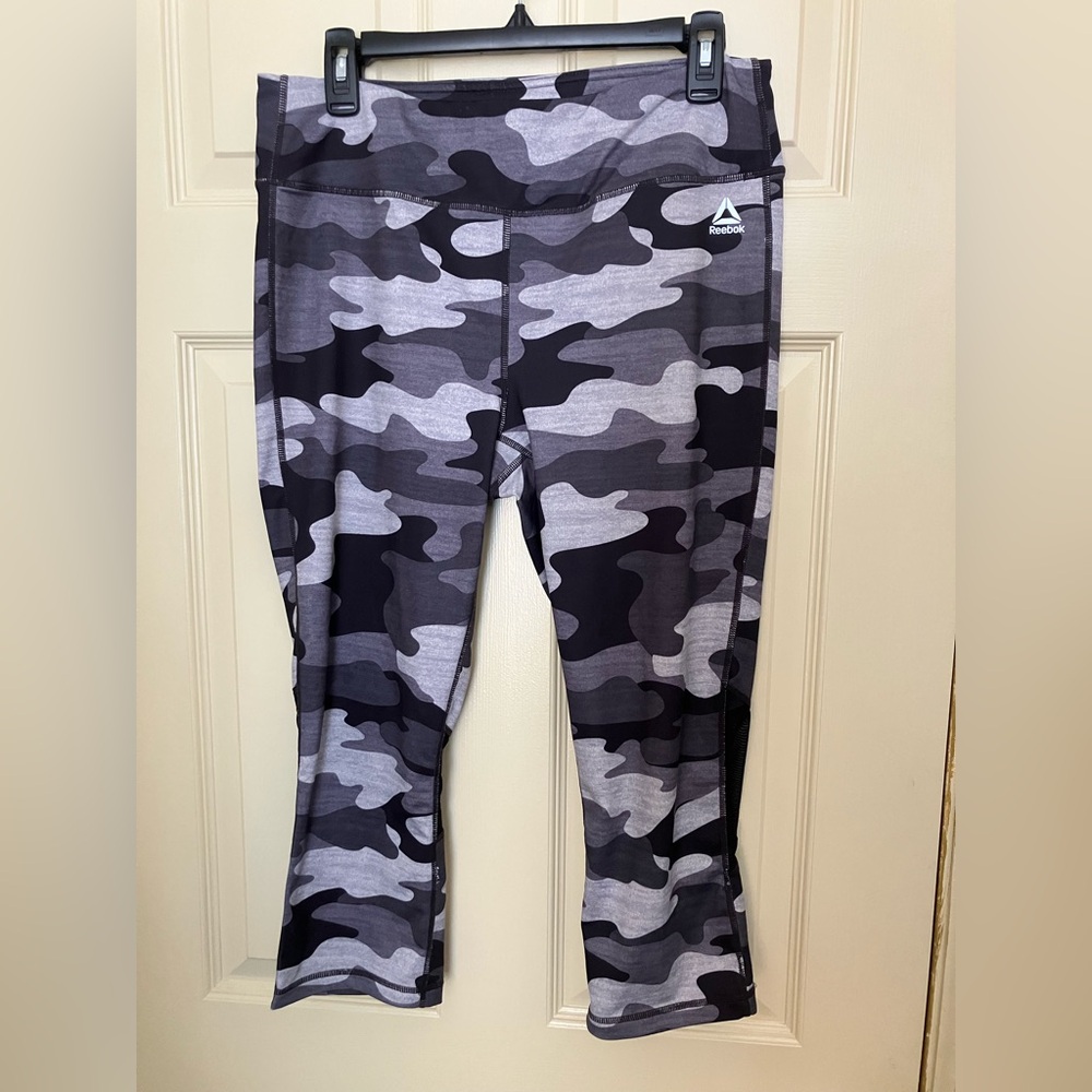 Reebok Gray Black Camo Leggings Stretch active workout capri mesh detail large L